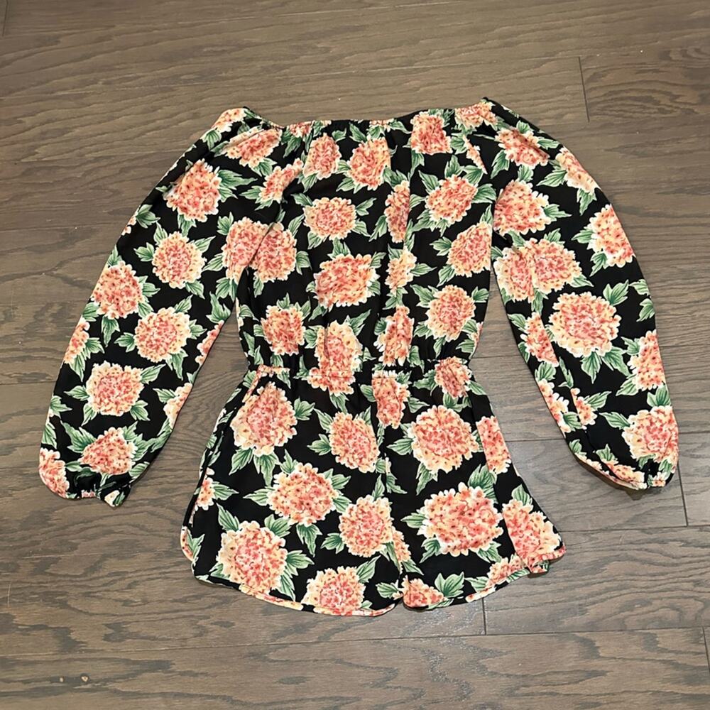 Show Me Your Mumu Rane Romper Flower Puff Size Medium - Picture 5 of 11